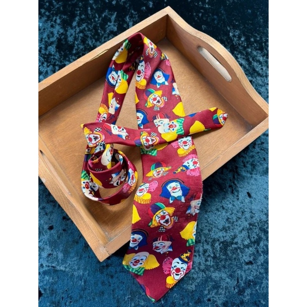 intage Ringling Bros Barnum & Bailey Clown Tie Greatest Show on Earth Red - Picture 4 of 4